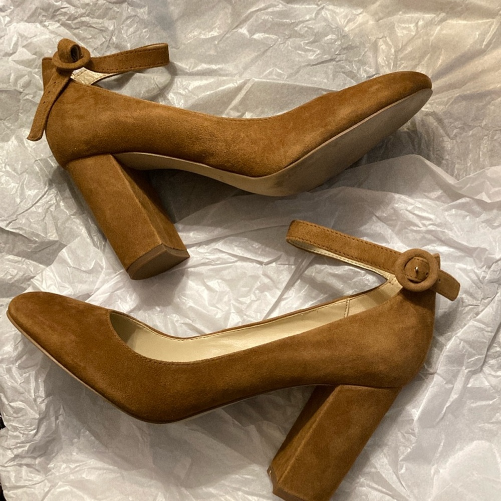 Marc Fisher Suede light brown women shoes. Size:10M. High heel.